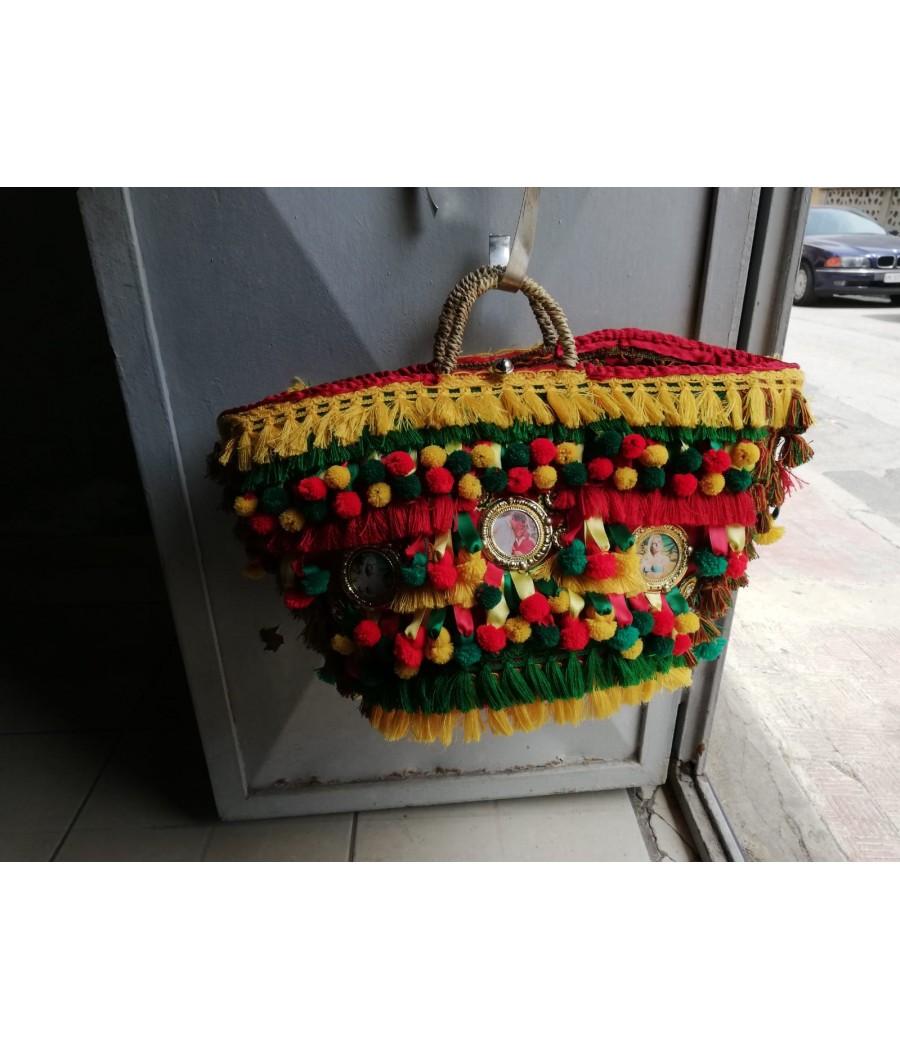decorazione carretti siciliani,realizzati da maestro a mano,lavori eseguiti anche per Dolce & Gabbana,inviaci il tuo progetto a 
